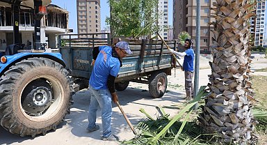 Toroslar’da park ve yeşil alanlarda bakım çalışmaları sürüyor