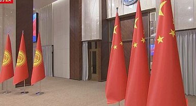 Xi Jinping, Kırgızistan Cumhurbaşkanı Sadır Caparov ile görüştü