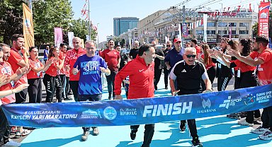6. Uluslararası Kayseri Yarı Maratonu 10 bin sporseverin katılımıyla koşuldu