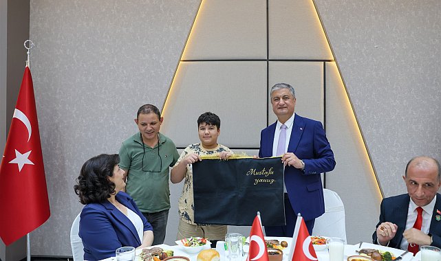 Adana’da gaziler onuruna yemek programı düzenlendi