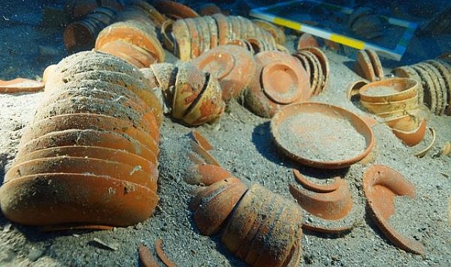 Adrasan açıklarındaki batıktan 2 bin 100 yıllık seramikler çıkarıldı