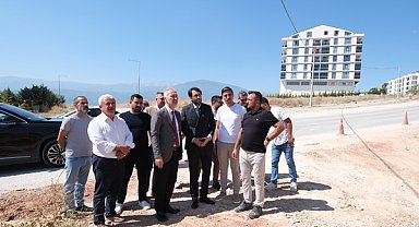 Akhisar Mahallesi’nde 14 sokakta sathi kaplama çalışması