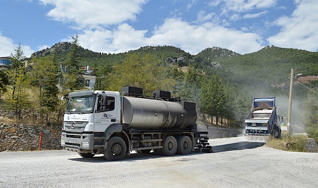 Antalya’da Bademli Mahallesi’ne 1,4 kilometrelik sathi asfalt çalışması
