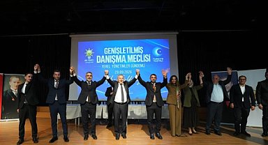 Ataşehir Belediye Meclisi'nden 6 üye AK Parti'ye katıldı