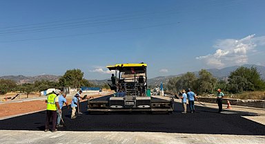 Aydın’ın 17 ilçesinde yol yapım ve yenileme çalışmaları sürüyor