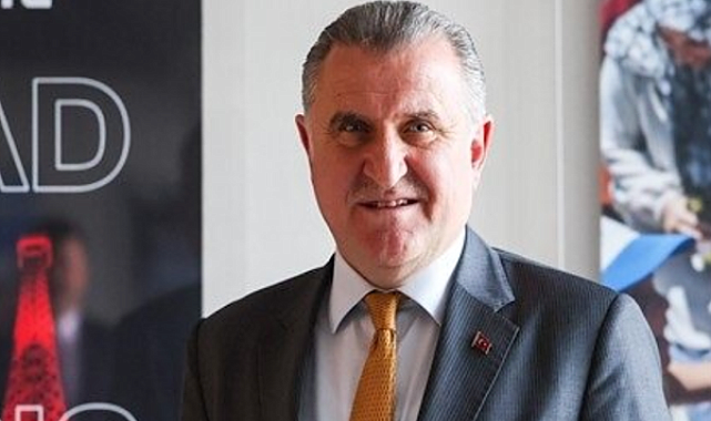 Bakan Bak’tan Avrupa şampiyonu Filenin Sultanları’na tebrik