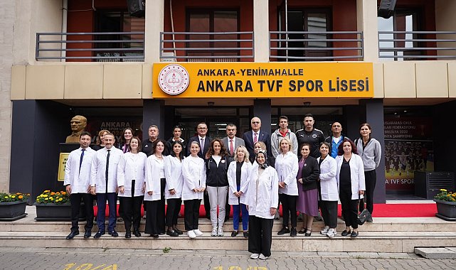 Bakan Tekin, dünya şampiyonu öğrencilerle Ankara TVF Spor Lisesinde buluştu