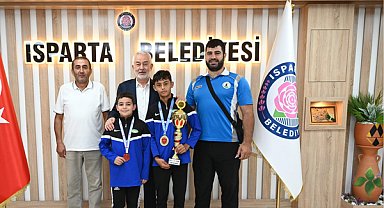 Başdeğirmen, başarılı güreşçileri kabul etti