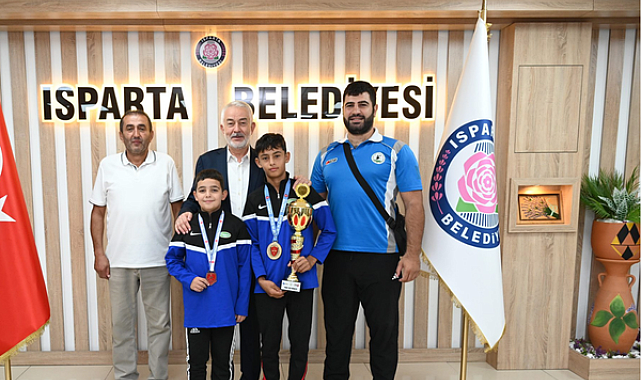 Başdeğirmen, başarılı güreşçileri kabul etti