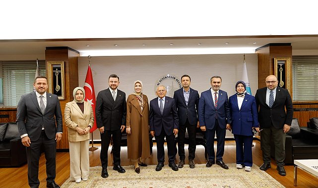 Başkan Büyükkılıç, AK Parti heyetini Büyükşehir Belediyesinde ağırladı