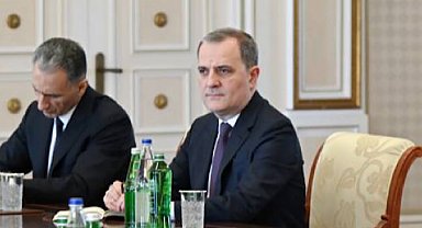 Bayramov, Azerbaycan Anım Günü’nde şehitleri andı