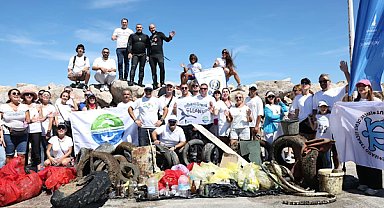 Çeşme kıyılarında yaklaşık 1,5 ton atık toplandı