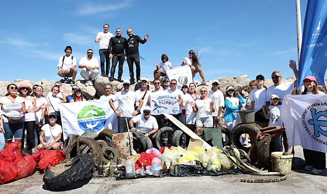 Çeşme kıyılarında yaklaşık 1,5 ton atık toplandı