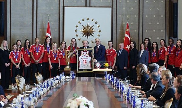 Cumhurbaşkanı Erdoğan, şampiyon milli voleybolcuları kabul etti