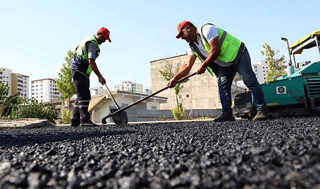 Diyarbakır’da iki caddeye 10 bin 400 ton asfalt serildi