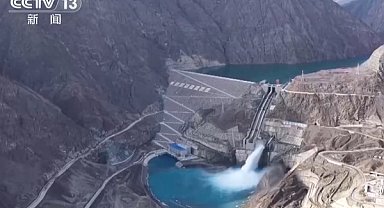 Dünyanın en yüksek beton yüzlü barajı elektrik üretmeye başladı