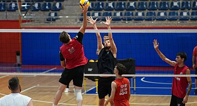 Düzce Belediyesi Spor Akademisi Erkek Voleybol Takımı yeni sezona hazırlanıyor