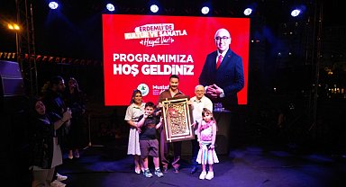 Erdemli’de Sinan Akçıl konseri düzenlendi