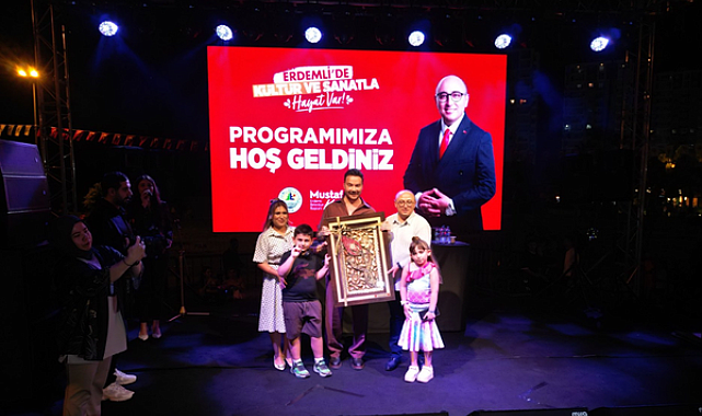 Erdemli’de Sinan Akçıl konseri düzenlendi