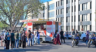 Esenyurt'ta KPSS adaylarına sınav öncesi ikram 