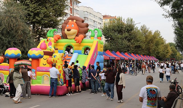 Eskişehir’de “Arabasız Pazar” etkinliğinde bulvarlar yayalara kaldı