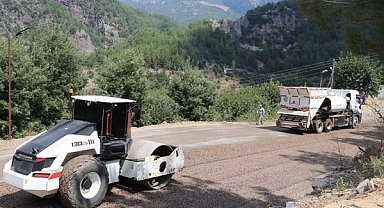Gazipaşa’da kırsal mahallelerde asfalt çalışması sürüyor