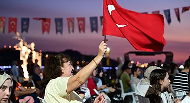 Gemlik’te Filenin Sultanları’nın Avrupa şampiyonluğu coşkuyla kutlandı