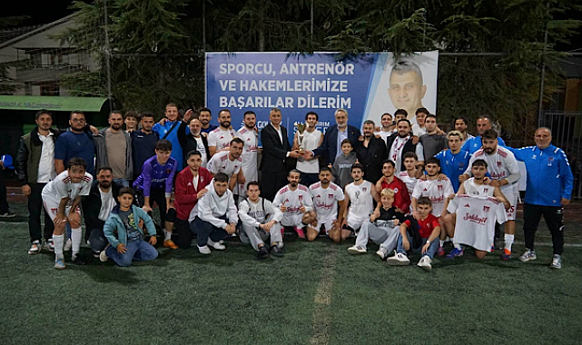 Gölcük Belediyesi 12. Başkanlık Kupası'nda şampiyon Ulaşlıspor oldu