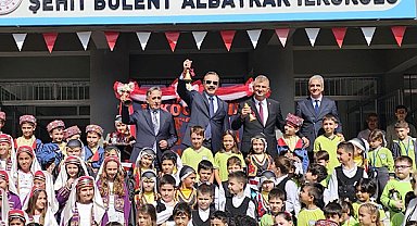 Gölcük’te 2026-2027 eğitim öğretim yılı törenle başladı