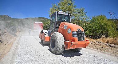 Gördes’te Malaz-Salur yolunda sathi kaplama çalışması başladı