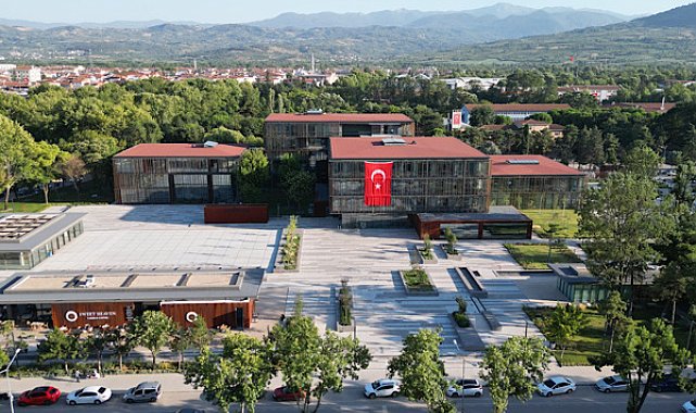 İnegöl'de bin 650 öğrenciye 3,3 milyon TL kırtasiye desteği