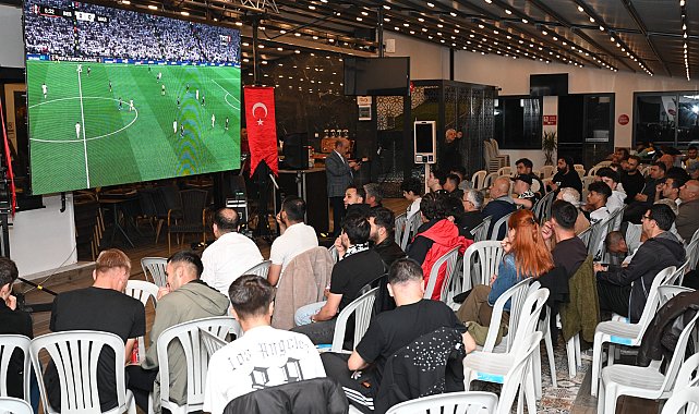 Isparta’da Beşiktaş-Marsilya maçı dev ekranda izlendi