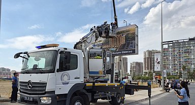 İzmir Büyükşehir Belediyesi'nden Karşıyaka'daki reklam ünitelerine ilişkin açıklama