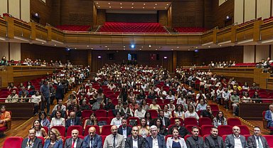 İzmir Büyükşehir Belediyesi'nin 2025 yılı sürdürülebilirlik raporu yayımlandı.