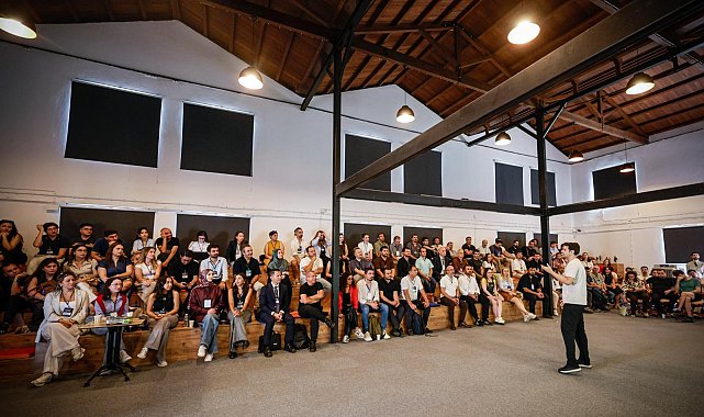 İzmir’de “Açık kaynak modeller ve kurumsal AI” buluşması düzenlendi