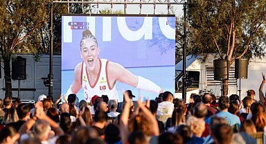 İzmir’de Filenin Sultanları’nın şampiyonluk coşkusu