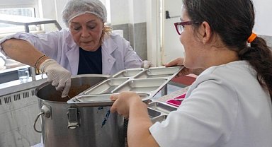 İzmir’de özel gereksinimli öğrencilere sıcak yemek desteği