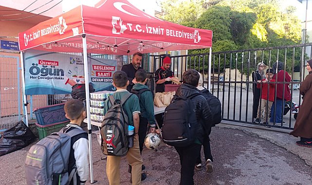 İzmit’te öğrencilere poğaça ve ayran ikramı