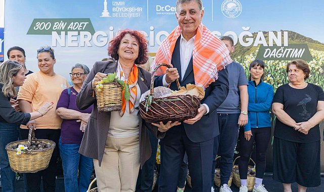 Karaburun’da üreticilere 300 bin nergis soğanı desteği