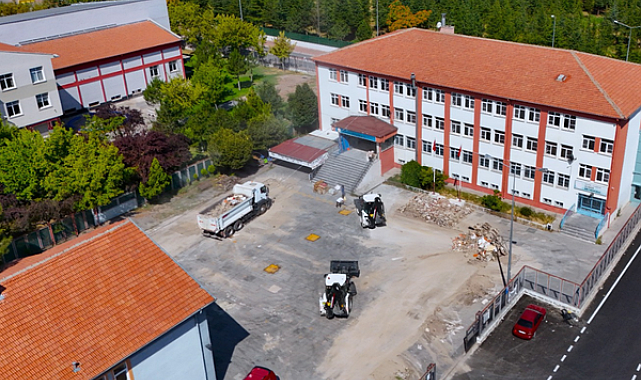 Kayseri'de 3 okula yeşil dokunuş: Okul bahçeleri yenilendi