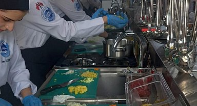 Kayseri Mutfak Akademisinde üniversite öğrencilerine uygulamalı gastronomi eğitimi
