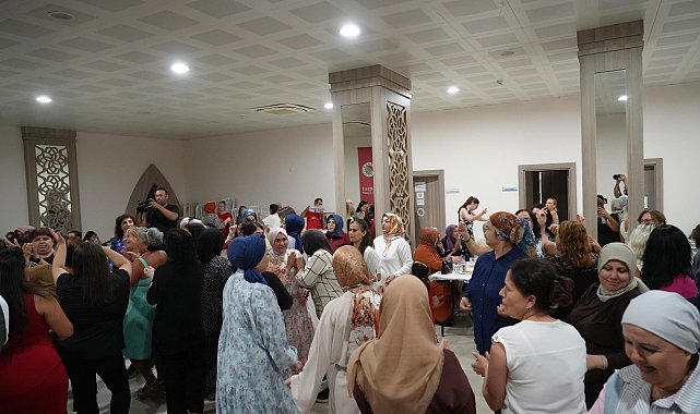 Kepez’de kadınlar matinesinde müzik ve eğlence bir araya geldi