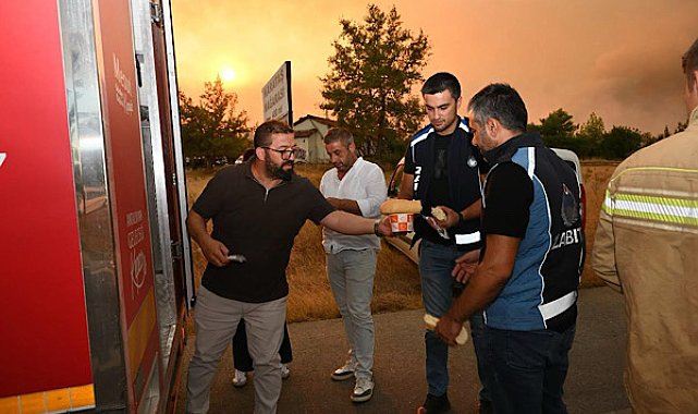 Kepez'den Antalya'daki yangın bölgesine araç, personel ve gıda desteği