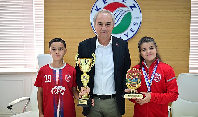 Kepez’in genç şampiyonları Başkan Kocagöz’ü ziyaret etti