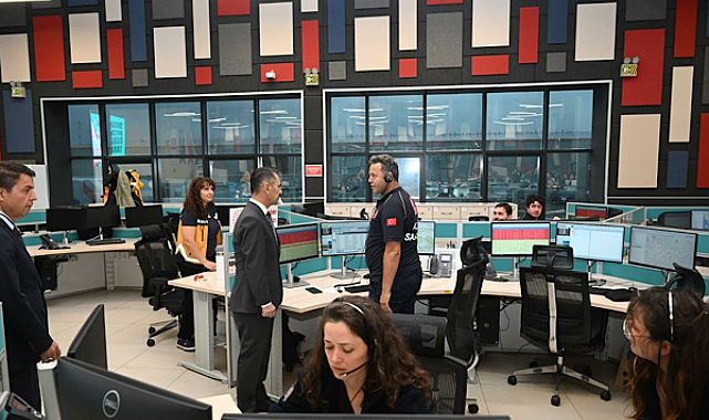 Kocaeli Valisi Aktaş, 112 Acil Çağrı Merkezi’ni ziyaret etti