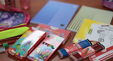 Konak Belediyesi öğrencilerin kırtasiye ihtiyaçlarına destek oldu
