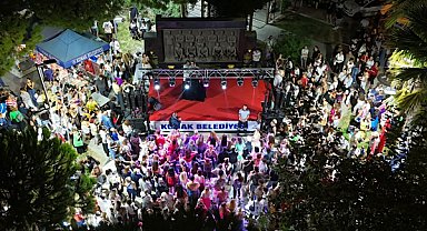 Konak’ta 80’ler ve 90’lar temalı şenlik düzenlendi