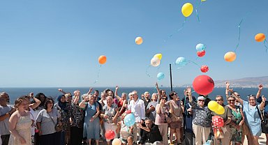 Konak’ta Dünya Barış Günü’nde rengarenk balonlar gökyüzüne bırakıldı