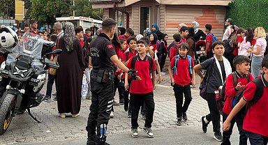 Konya Büyükşehir Zabıtası okul çıkışlarında öğrencilerin güvenliğini sağlıyor