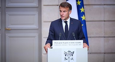 Macron’dan Papa’ya Fransa ziyareti için teşekkür